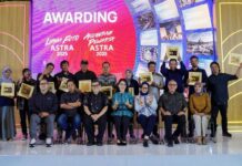Pemenang Lomba Foto Astra dan Anugerah Pewarta Astra 2025, Apresiasi Karya yang Menggerakkan Dampak Positif Dewan Juri Lomba Foto Astra & Anugerah Pewarta Astra 2025, Head of Corporate Communications Astra, Windy Riswantyo (tengah) beserta Juara 1, 2 dan 3 Lomba Foto Astra dan Anugerah Pewarta Astra 2025 Kategori Umum & Wartawan. Sumber Foto : Istimewa