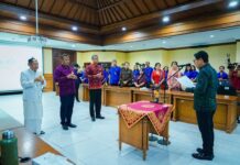 Bupati Badung Lantik Direksi Perumda Pasar dan Pangan MGS Periode 2026–2031 Bupati Wayan Adi Arnawa mengambil sumpah jabatan dan melantik Direksi Perumda Pasar dan Pangan Mangu Giri Sedana Kabupaten Badung periode 2026-2031, di Ruang Kriya Gosana, Puspem Badung, Selasa (27/1/2026). Sumber Foto : Istimewa