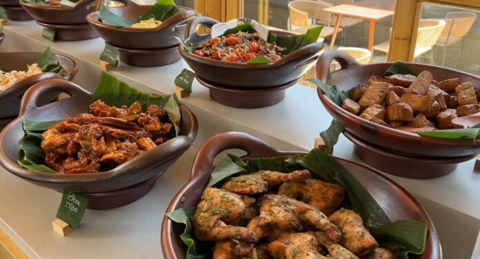 Luc Soulful Spoon menerapkan Benefit-Based Menu Strategy, di mana pelanggan dapat memilih menu berdasarkan manfaat kesehatan yang ingin dicapai.