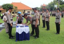 Polres Buleleng Rotasi Jabatan, Kasat Hingga Kapolsek Kena Geser Upacara serah terima jabatan di Mapolres Buleleng, Sabtu (3/1/2026). Sumber Foto : Istimewa