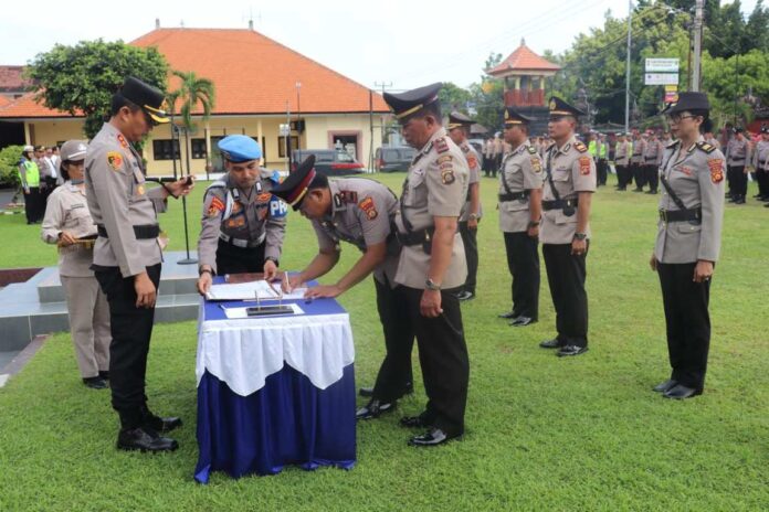 Upacara serah terima jabatan di Mapolres Buleleng, Sabtu (3/1/2026). Sumber Foto : Istimewa