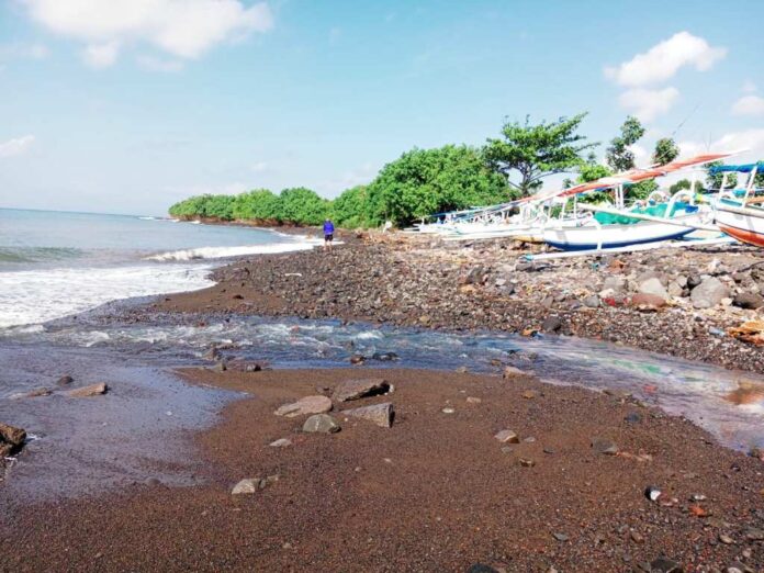 BaliPortalNews_ Pantai Cuaca Ekstrem, Sebagian Nelayan Karangasem Tetap Melaut Meski Hasil Minim