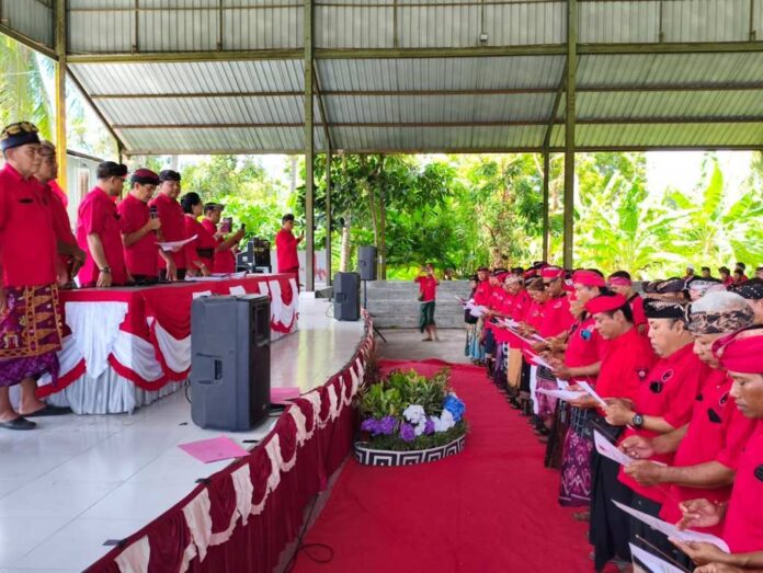 Pelantikan pengurus ranting secara serentak dari tiga kecamatan yakni Tejakula, Kubutambahan, dan Sawan yang difokuskan di Wantilan Lapangan Besi Mejajar, Desa Kubutambahan, Sabtu (24/1/2026). Sumber Foto : Istimewa