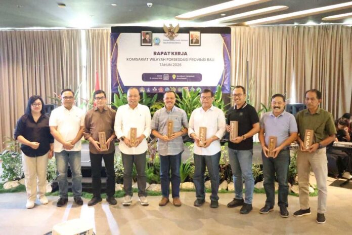 BaliPortalNews_ Sekda Penjabat (Pj) Sekretaris Daerah Kota Denpasar, I Gusti Ngurah Eddy Mulya berkesempatan menghadiri Rapat Kerja Komisariat Forsesdasi Provinsi Bali Tahun 2026 yang diselenggarakan di Wyndham Tamansari Jivva Resort, Bajarangkan, Klungkung, pada Jumat (16/1/2026). Sumber Foto : Istimewa