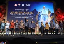 Kado HUT Arak Bali ke-6, Gubernur Koster Terima Izin Usaha Produksi, Regulasi Pelindung Arak Bali Makin Komplet Kado HUT Arak Bali ke-6, Gubernur Koster Terima Izin Usaha Produksi, Regulasi Pelindung Arak Bali Makin Komplet