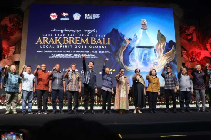 Kado HUT Arak Bali ke-6, Gubernur Koster Terima Izin Usaha Produksi, Regulasi Pelindung Arak Bali Makin Komplet