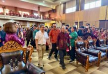 Gubernur Koster Hadiri Kuliah Umum Rocky Gerung di Unmas, Dorong Mahasiswa Bijak Manfaatkan AI Kuliah Umum