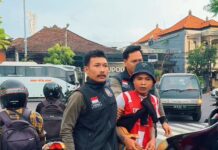 Jaga Ketertiban dan Keselamatan, Satpol PP Kota Denpasar Tertibkan Gepeng, Pengamen, dan Badut di Sejumlah Traffic Light Satpol PP Kota Denpasar