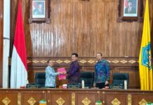 Rapat Paripurna DPRD Bali Bahas Pandangan Umum Fraksi terhadap Raperda Penyertaan Modal Daerah ke BPD Bali Raperda Penyertaan Modal