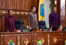 Gubernur Koster Sampaikan Tanggapan atas Pandangan Fraksi soal Raperda Penyertaan Modal BPD Bali di Hadapan 46 Anggota DPRD Raperda Penyertaan Modal