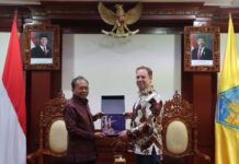 Gubernur Koster Terima Audiensi Wakil Dubes Inggris, Perkuat Kerja Sama Pariwisata hingga Pengelolaan Sampah Audiensi