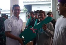 Wabup Supriatna Serahkan Bantuan Perbaikan RTLH kepada Masyarakat Desa Tajun Wabup Supriatna Serahkan Bantuan Perbaikan RTLH kepada Masyarakat Desa Tajun