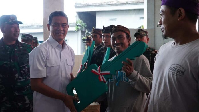 rtlh tajun 1 _bpn Wabup Supriatna Serahkan Bantuan Perbaikan RTLH kepada Masyarakat Desa Tajun