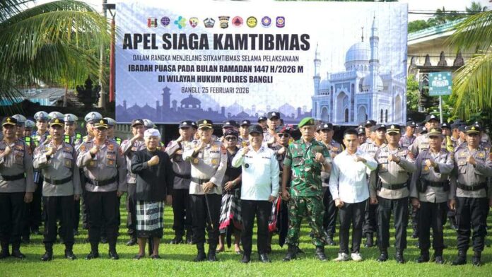 Jaga Kekhusyukan Ramadan dan Nyepi 2026, Bupati Bangli Pimpin Apel Siaga Kamtibmas