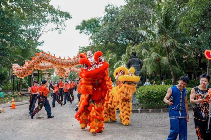 Kecak & Barongsai Dance Show Meriahkan Perayaan Imlek dan Valentine di The Nusa Dua