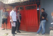 Terungkap Lewat CCTV, Pria Asal Tamblang Dibekuk Polisi Usai Bobol Toko Polisi saat melakukan pengecekan TKP toko di Desa Tamblang, Kecamatan Kubutambahan, Buleleng yang dibobol maling. Sumber Foto : Istimewa