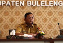 Bupati Sutjidra Serahkan Hibah Rp13,8 Miliar untuk Desa Adat dan Subak se-Buleleng Bupati Buleleng, I Nyoman Sutjidra