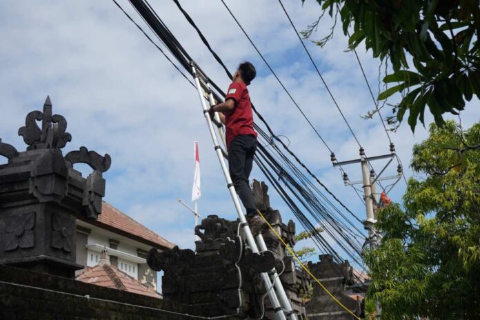 Pemkab Buleleng Tertibkan Kabel Fiber Optik Semrawut