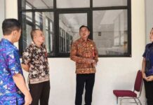 Kadisdik Tabanan Kunjungi SMPN 2 Marga, Terkait 15 Murid Mengalami Kerauhan Kadisdik Tabanan Kunjungi SMPN 2 Marga, Terkait 15 Murid Mengalami Kerauhan