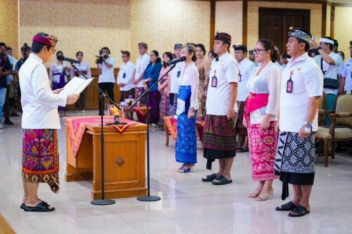 Bupati Wayan Adi Arnawa saat melantik dan mengambil sumpah jabatan 234 pejabat di lingkungan Pemkab Badung, Rabu (11/2/2026). Sumber Foto : Istimewa
