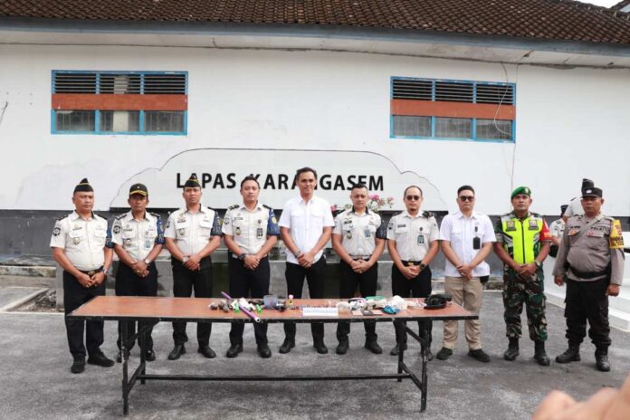 BaliPortalNews_ Lapas Lapas Karangasem Sidak Blok Hunian, Tiga Ponsel Diamankan