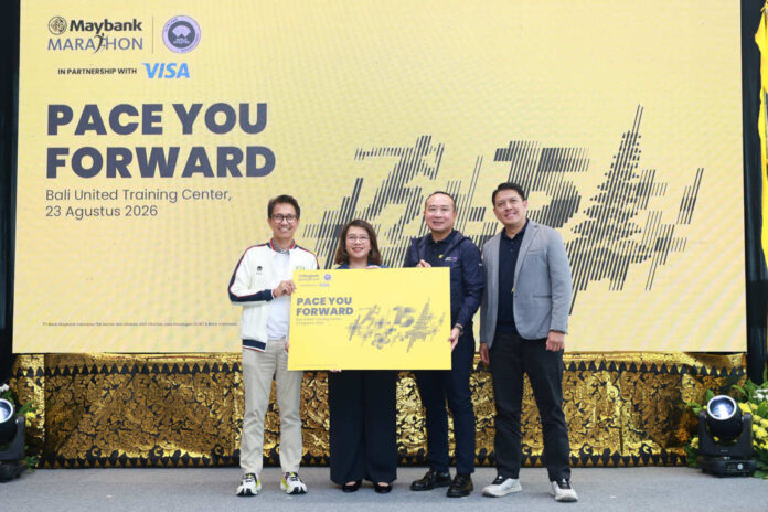 BaliPortalNews_ Maybank marathon (Kiri-Kanan). Wakil Ketua Umum PB PASI, Tigor Tanjung; Country Manager Visa Indonesia, Vira Widiyasari; Presiden Direktur Maybank Indonesia, Steffano Ridwan; Project Director Maybank Marathon, Bambang Irawan. Sumber Foto : Istimewa