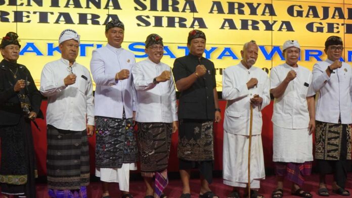 BaliPortalNews_ Wabup Pandu Hadiri Mahasabha II Pasemetonan Sira Arya Gajah Para di Besakih Wabup Pandu Hadiri Mahasabha II Pasemetonan Sira Arya Gajah Para di Besakih