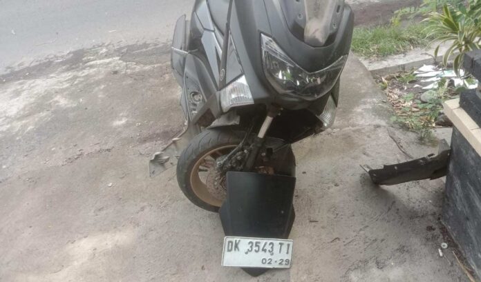 Hendak Salip Truk, Dua Yamaha NMax Adu Jangkrik di Jalur Kubu Karangasem