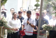 Luncurkan Rumah Pajang UMKM Singa Ratna, Wabup Buleleng Dorong Penguatan Promosi Terpusat Wakil Bupati Buleleng, Gede Supriatna meluncurkan Rumah Pajang UMKM Asosiasi Pengusaha Mikro Kecamatan Banjar (Singa Ratna) yang berlokasi di Aula Kantor Camat Banjar, Rabu (11/2/2026)