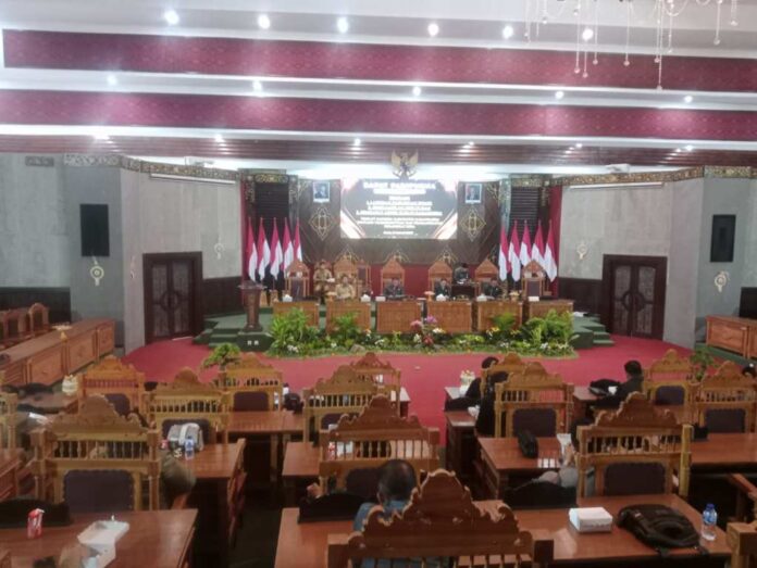 Desa _bpn DPRD Karangasem Sepakati Ranperda Perangkat Desa