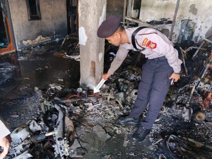Toko di Batan Duren Hangus Terbakar, Timbul Kerugian Material Rp2 Miliar
