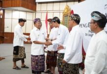 Lantik Enam Pimpinan Tinggi Pratama Pemprov Bali, Gubernur Koster Instruksikan Bekerja Fokus dan Profesional Lantik Pimpinan Tinggi