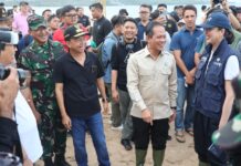 Gelar Aksi Bersih Pantai, Gubernur Koster Tegaskan Keseriusan Pemprov Bali Tangani Persoalan Sampah Tangani Persoalan Sampah