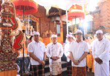 Wali Kota Jaya Negara Apresiasi Semangat Gotong Royong Krama pada Puncak Karya di Pura Sor Waringin Ulun Puncak Karya Ngenteg Linggih