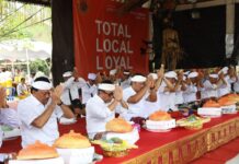 Wali Kota Jaya Negara Ikuti Karya Pemelaspasan Candi Bentar dan Penyengker Setra Desa Adat Penatih Karya Pemelaspasan