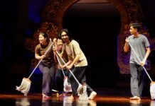 Sisipkan Kritik Banjir dan Kemacetan, Teater Jaratkaru Tuai Pujian Ibu Putri Koster Teater Jaratkaru