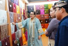 Putri Koster Terima Kunjungan DPRD Gunung Mas, Kenalkan Kain Endek dan Produk Lokal Bali Produk Lokal Bali