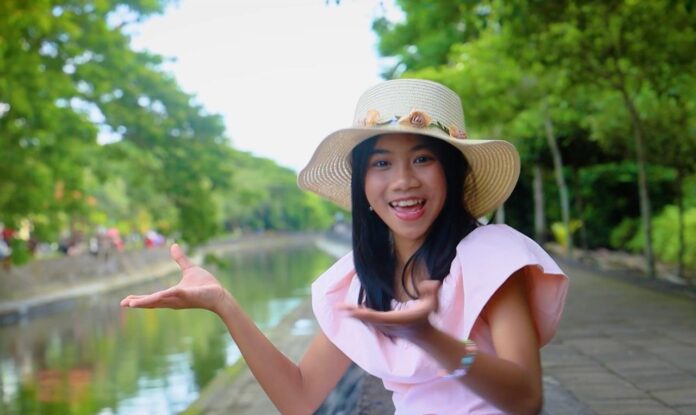 Kadek Alenka Putri Karnaedi atau yang lebih akrab disapa Alenka Putri resmi meluncurkan single perdana berjudul “Cecimpedan”, Kamis 12 Februari 2026.
