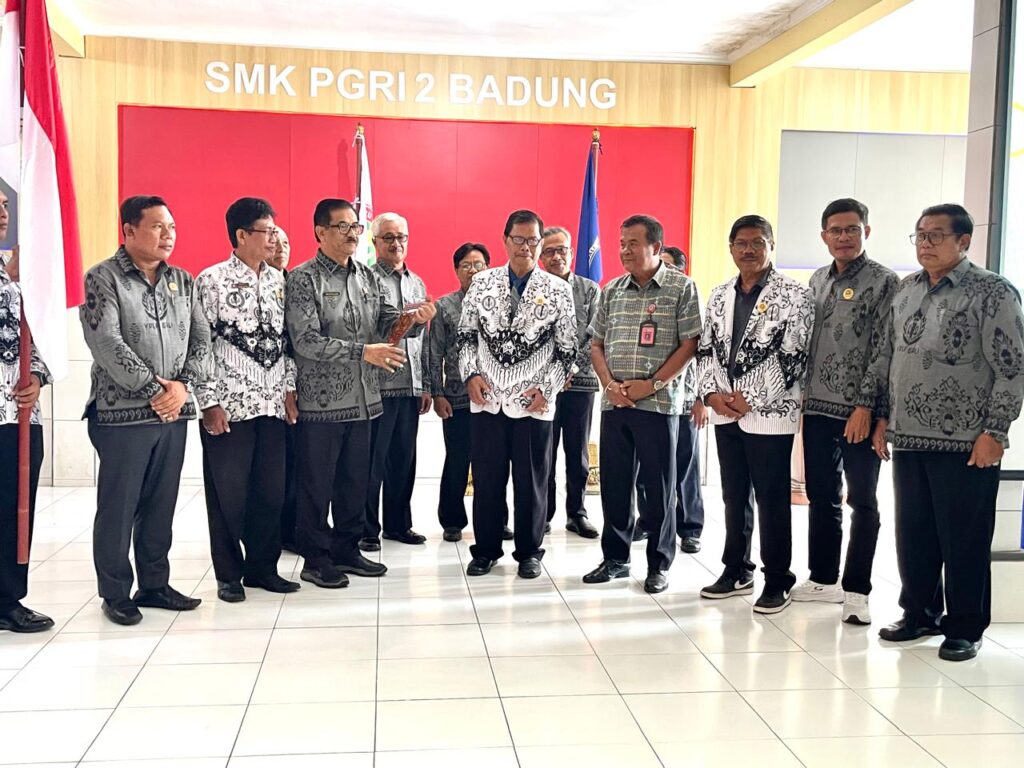   Pelantikan Pengurus Yayasan Pembina Lembaga Pendidikan (YPLP) Persatuan Guru Republik Indonesia (PGRI) Kabupaten Badung serta Kepala SMK PGRI 2 Badung dan SMK PGRI 3 Badung berlangsung di lingkungan SMK PGRI 2 Badung