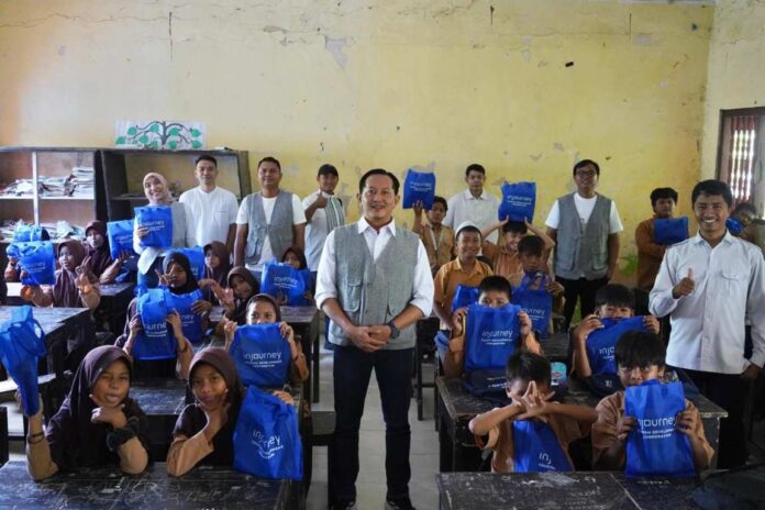 Dukung Pendidikan Anak Sekitar Kawasan, ITDC Salurkan Bantuan Perlengkapan Sekolah bagi Siswa SDN Gerupuk melalui Program "Bestie Care, Bestie Share"