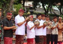 Parade Budaya 9 Kecamatan Meriahkan HUT ke-422 Kota Singaraja Parade Budaya 9 Kecamatan Meriahkan HUT ke-422 Kota Singaraja