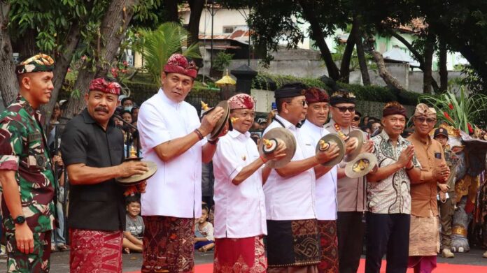 Parade Budaya 9 Kecamatan Meriahkan HUT ke-422 Kota Singaraja