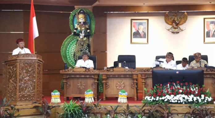 BaliPortalNews_ Koster Sidang Paripurna DPRD ke-28, Gubernur Koster Sampaikan Apresiasi Hingga Empat Kali Kepada Pansus TRAP