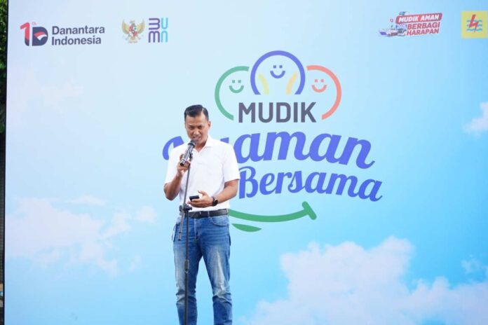 eneral Manager PLN UID Bali Eric Rossi Priyo Nugroho memberikan sambutan sesaat sebelum dilakukan pelepasan peserta Program Mudik Nyaman Bersama di Terminal Ubung, Denpasar.