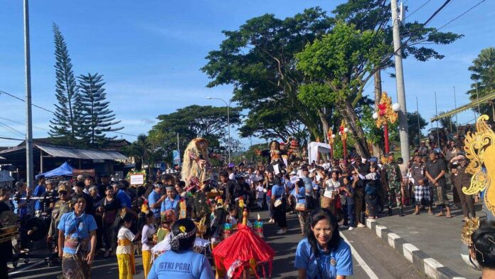 BaliPortalNews_ Ogoh-ogoh Parade Ogoh-Ogoh TK dan PAUD Meriahkan Suasana Nyepi di Karangasem