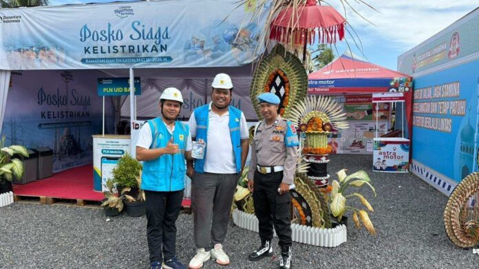 Petugas PLN bersama aparat kepolisian bersinergi di Posko Siaga Mudik di Tabanan untuk memastikan keamanan dan kenyamanan pemudik selama periode arus mudik.