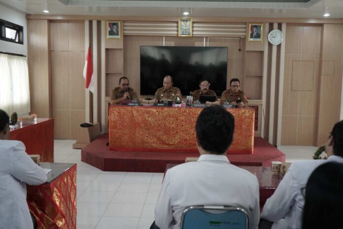 Bupati Gus Par Evaluasi RSUD Karangasem, Tekankan Nakes Profesional dan Terapkan 5S