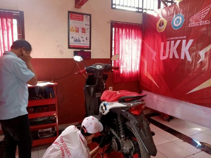 Astra Motor Bali Perkuat Kompetensi Siswa SMK Negeri 1 Gerokgak Lewat Uji Kompetensi Keahlian