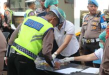 Kapolsek dan PJU Polres Karangasem Jalani Tes Urine Mendadak Kapolsek dan PJU Polres Karangasem Jalani Tes Urine Mendadak