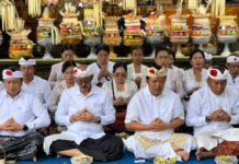Bupati Bangli Pimpin Bhakti Penganyar di Pura Gunung Raung Gianyar Bupati Bangli Pimpin Bhakti Penganyar di Pura Gunung Raung Gianyar